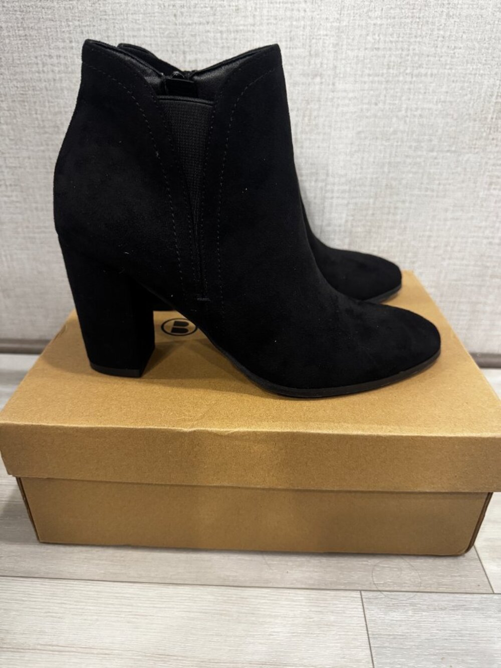 Newbella Black Suede Pointed Toe Bootie | 3" Block Heel | Side Zip | 8.5 NIB - Picture 3 of 9